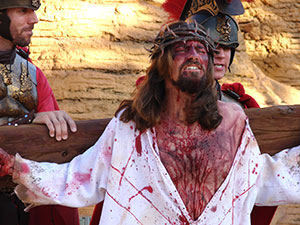 jesus_carrying_cross